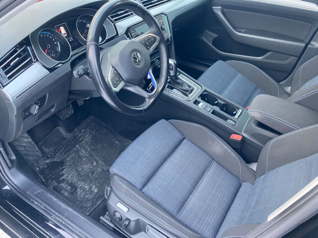 Volkswagen Passat 2020 Musta