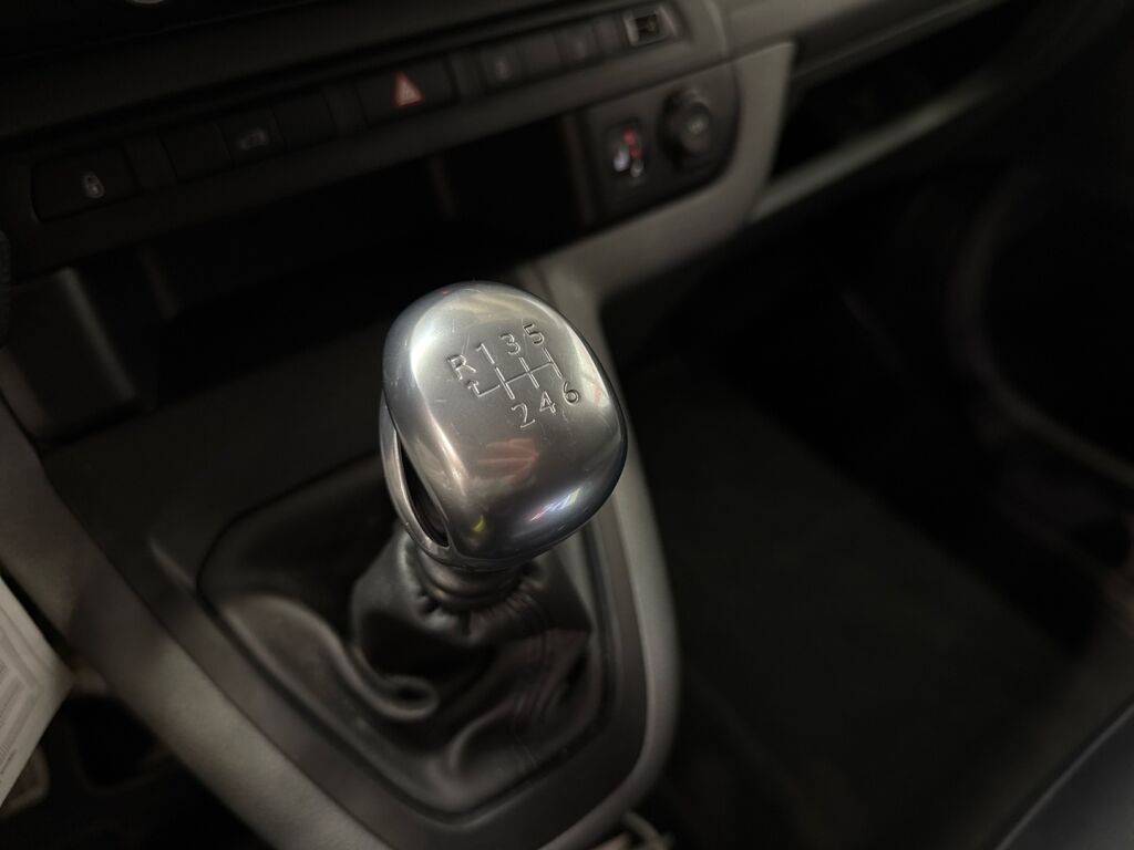 Opel Vivaro 2021 Valkoinen