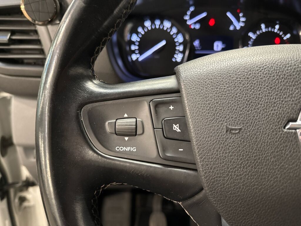 Opel Vivaro 2021 Valkoinen