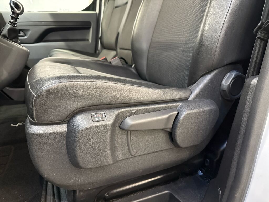 Opel Vivaro 2021 Valkoinen