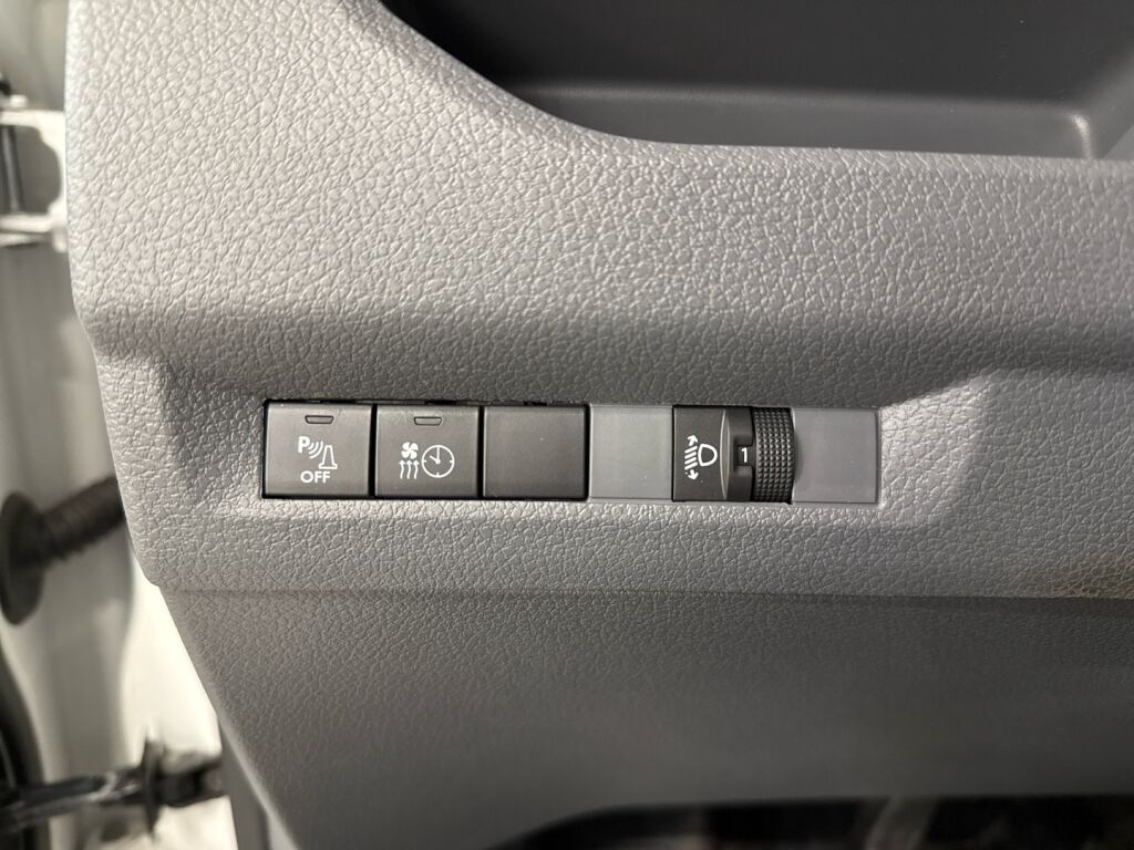 Opel Vivaro 2021 Valkoinen