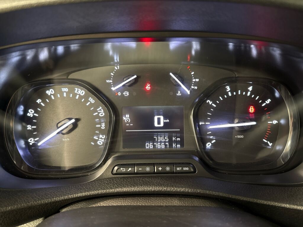 Opel Vivaro 2021 Valkoinen