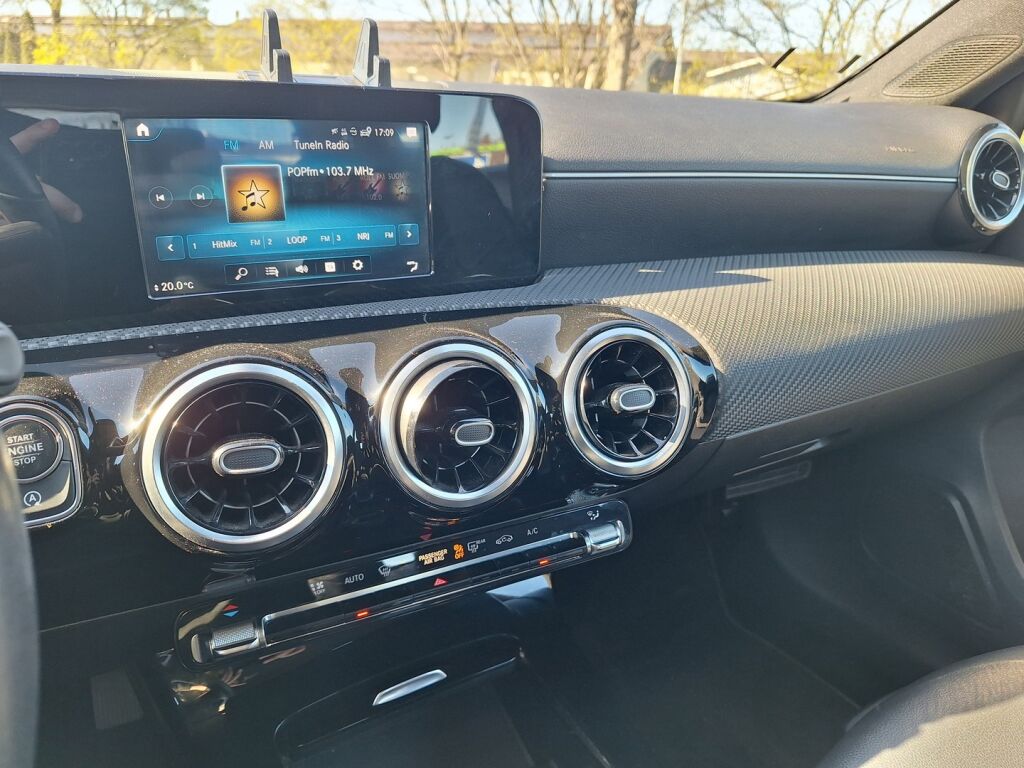 Mercedes-Benz A 2019 Valkoinen