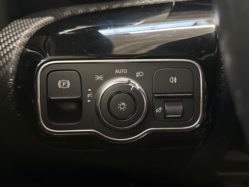 Mercedes-Benz A 2019 Valkoinen