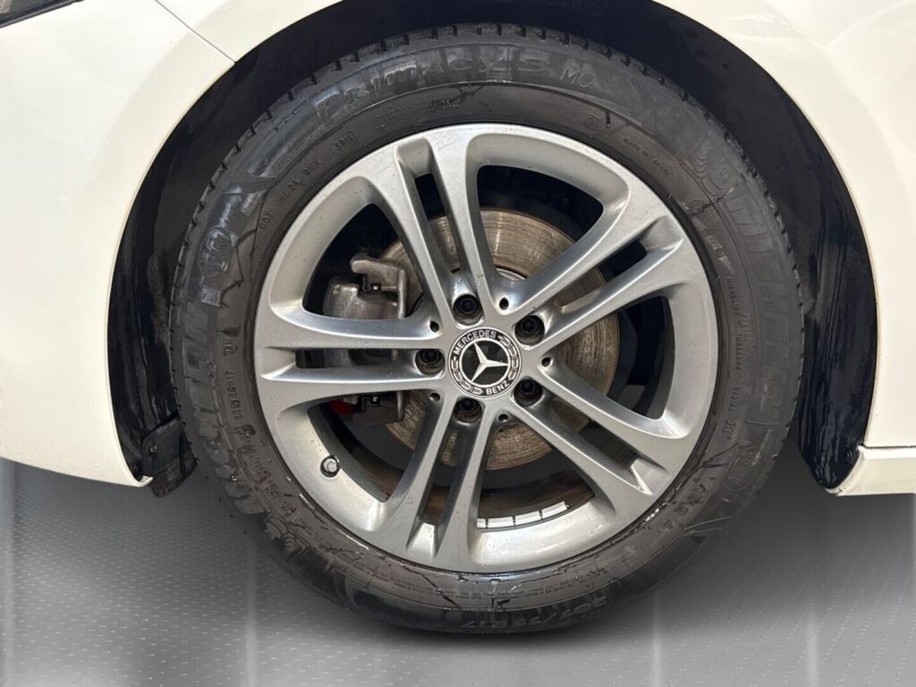 Mercedes-Benz A 2019 Valkoinen
