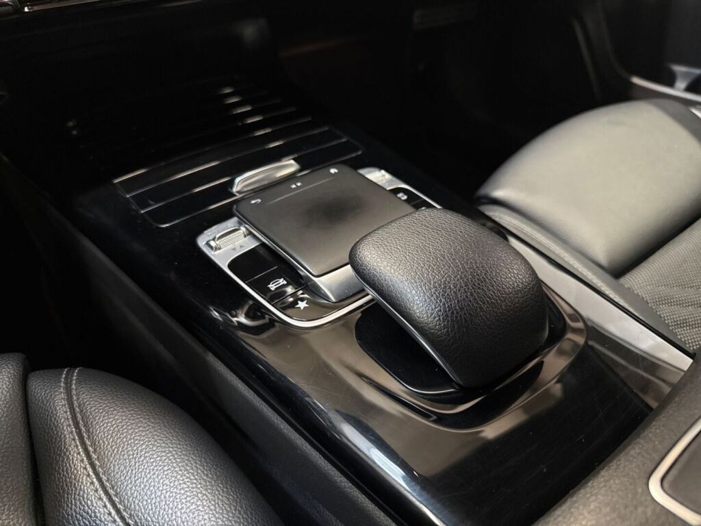 Mercedes-Benz A 2019 Valkoinen