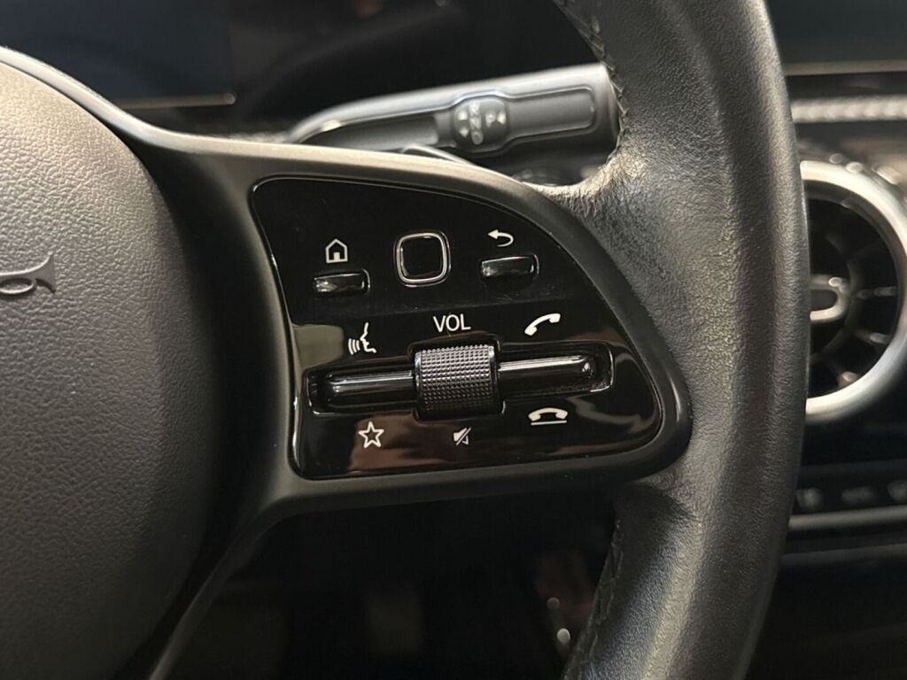 Mercedes-Benz A 2019 Valkoinen