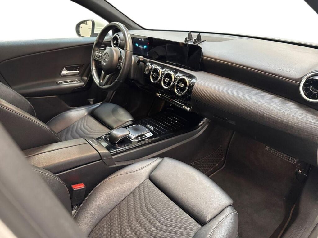 Mercedes-Benz A 2019 Valkoinen