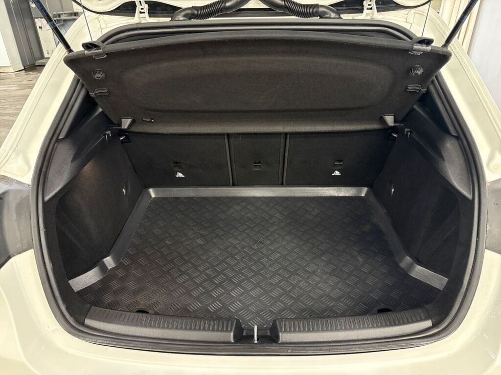 Mercedes-Benz A 2019 Valkoinen