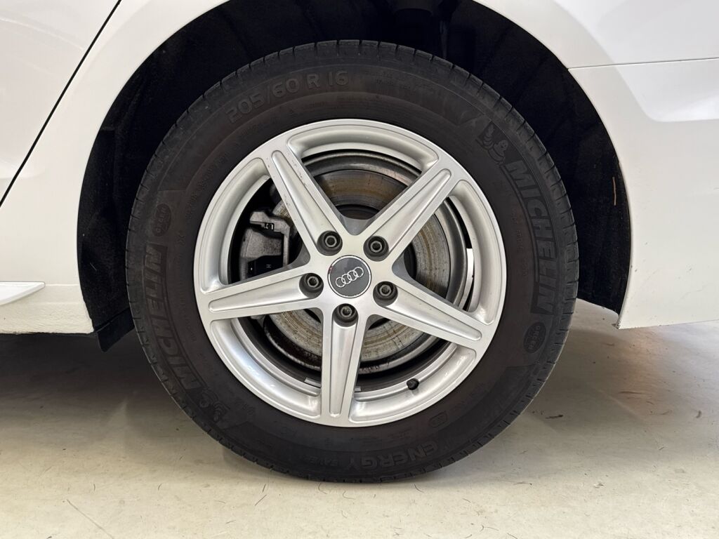 Audi A4 2020 Valkoinen