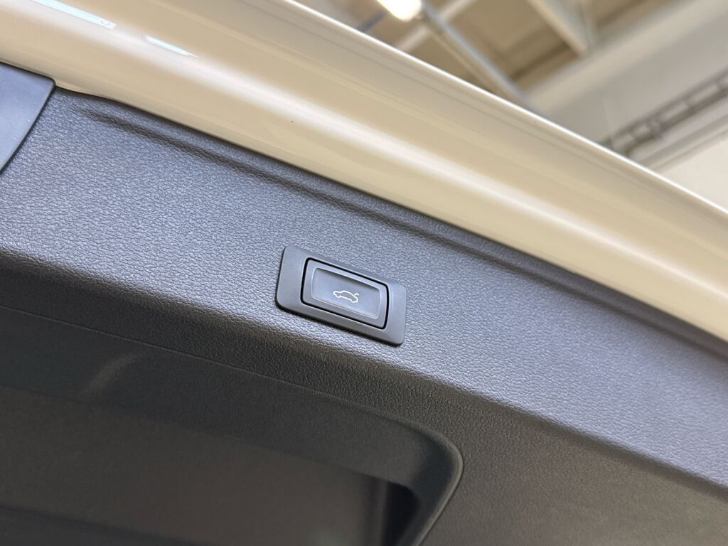 Audi A4 2020 Valkoinen