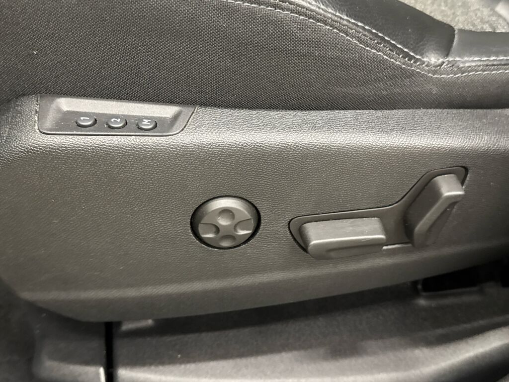 Peugeot 5008 2019 Musta