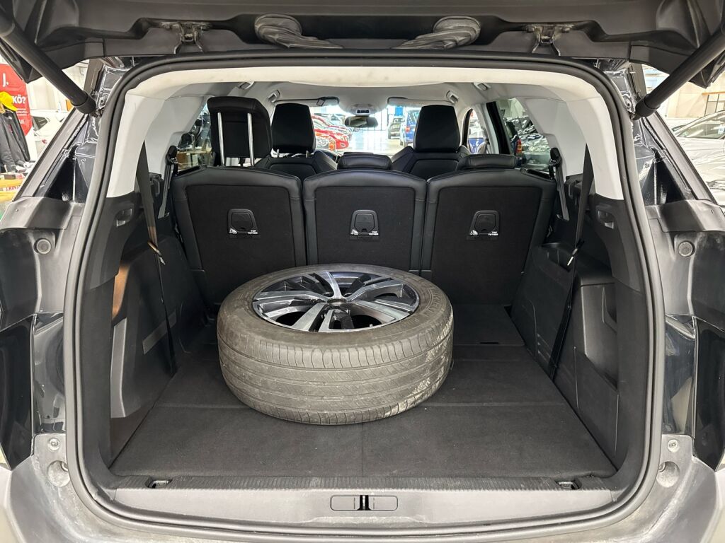 Peugeot 5008 2019 Musta