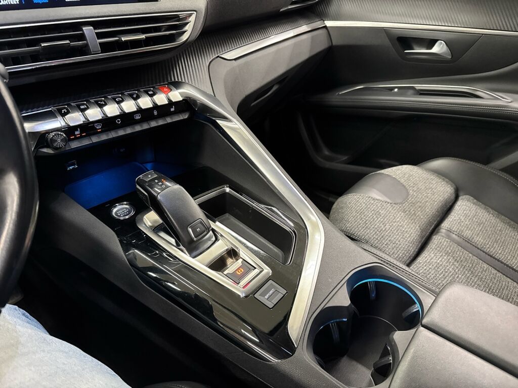 Peugeot 5008 2019 Musta