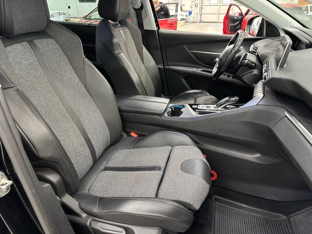 Peugeot 5008 2019 Musta