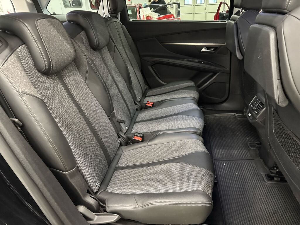 Peugeot 5008 2019 Musta