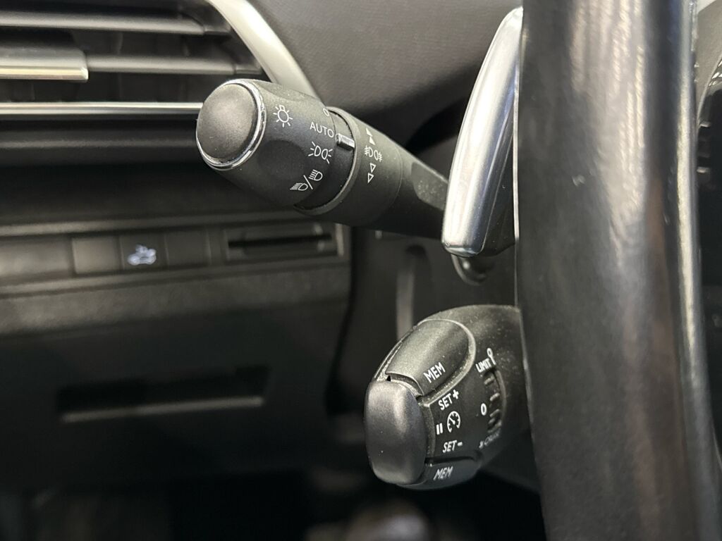 Peugeot 5008 2019 Musta