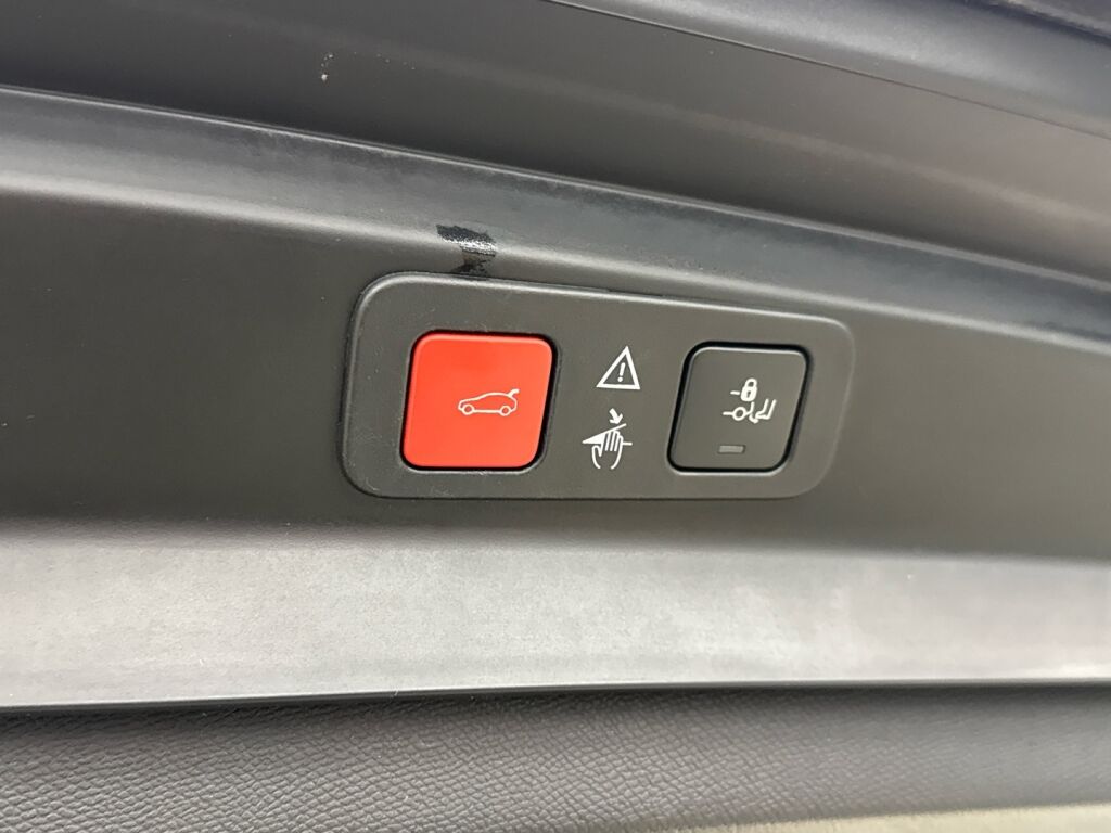 Peugeot 5008 2019 Musta