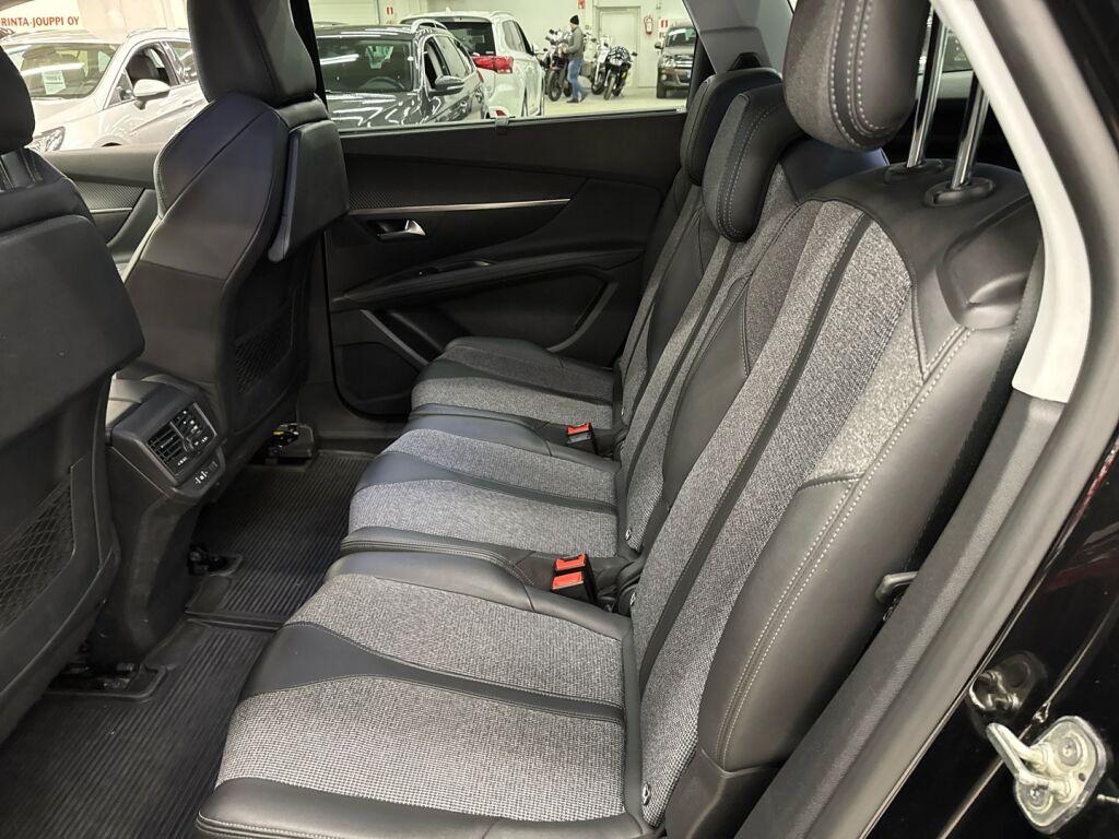Peugeot 5008 2019 Musta