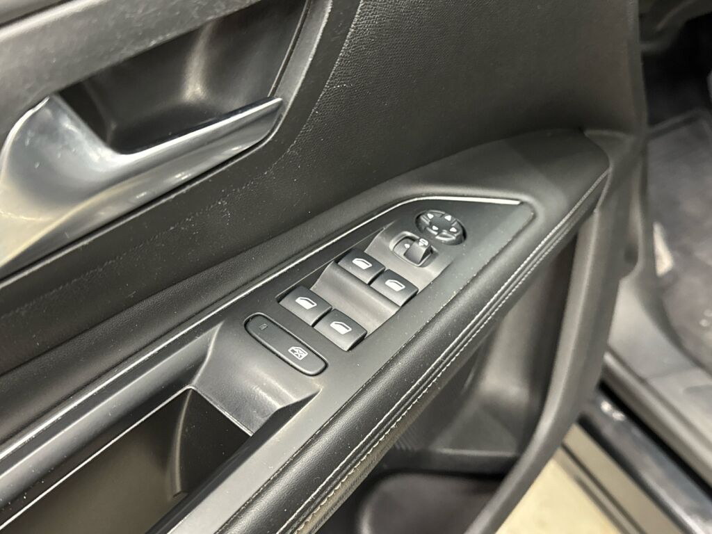 Peugeot 5008 2019 Musta