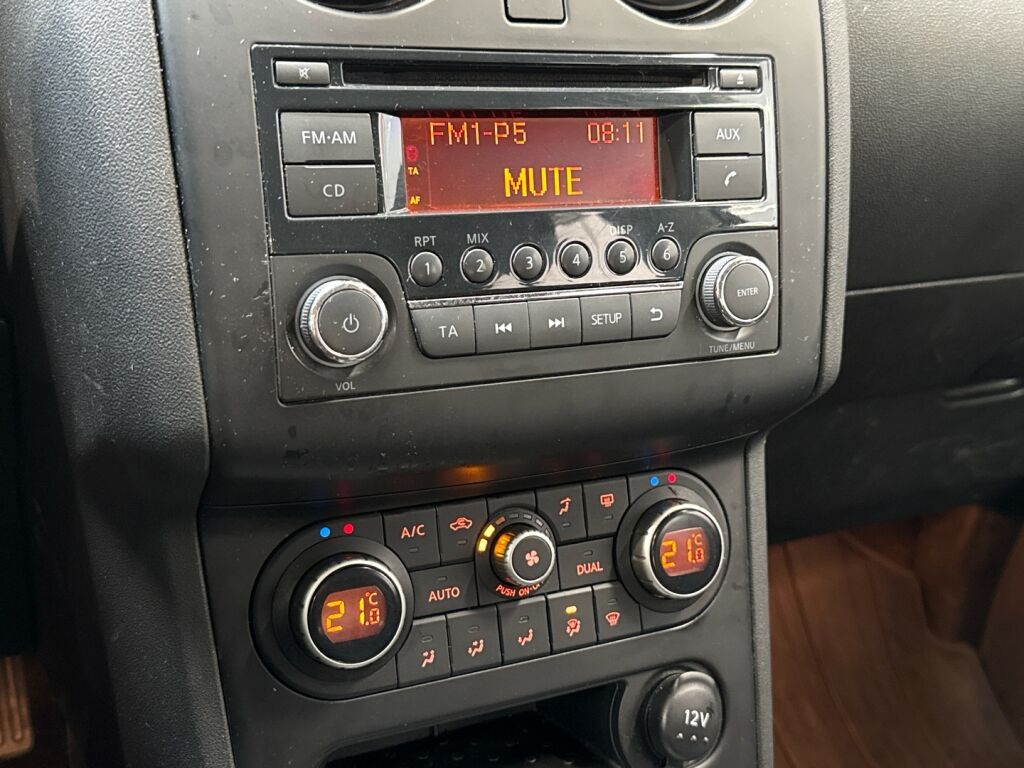 Nissan Qashqai 2011 Punainen