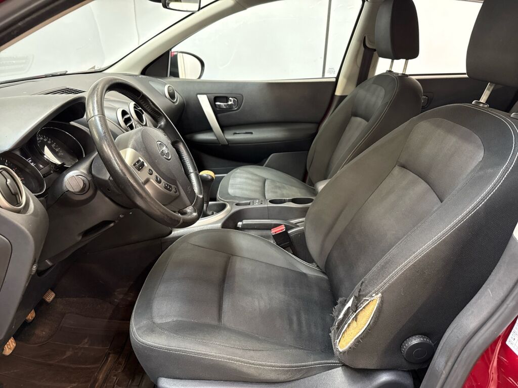 Nissan Qashqai 2011 Punainen