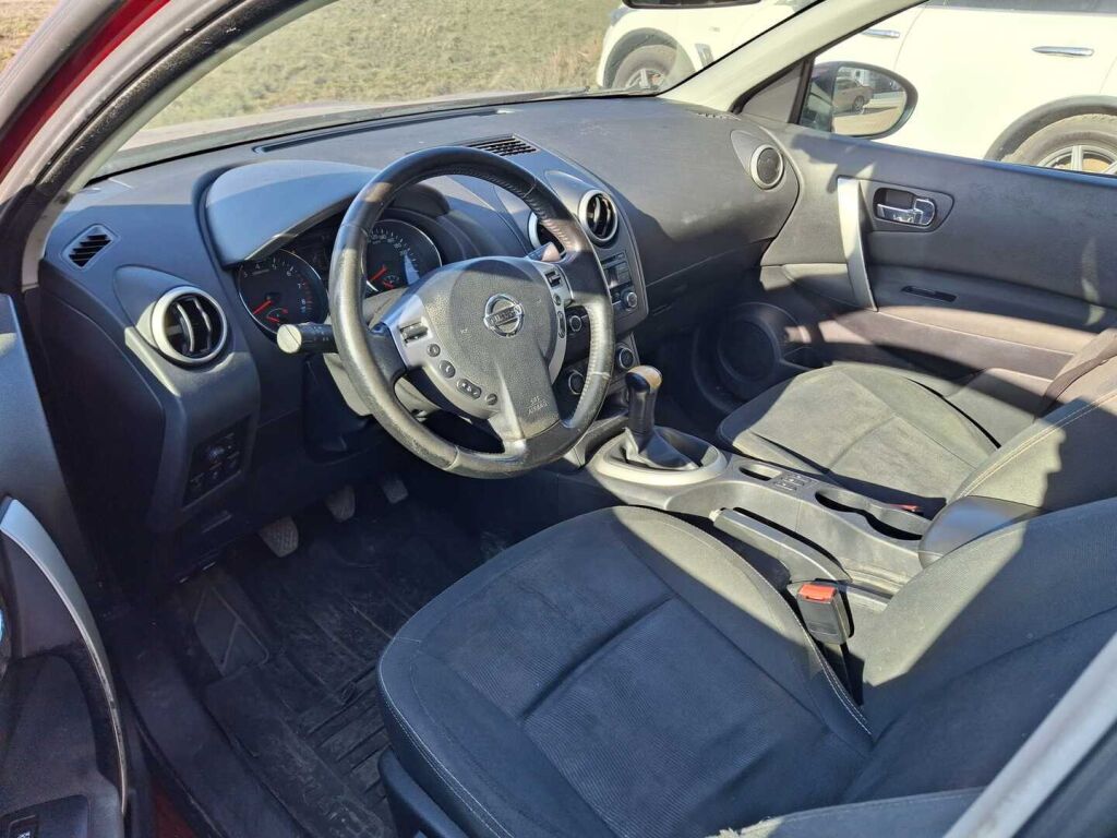 Nissan Qashqai 2011 Punainen