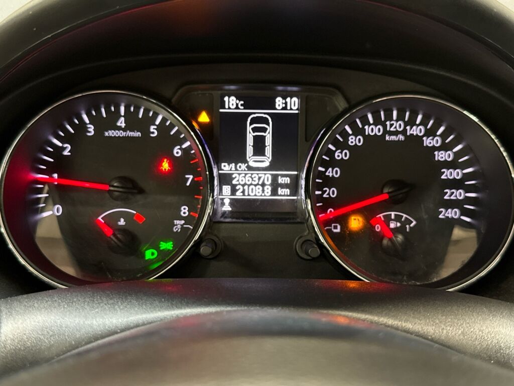 Nissan Qashqai 2011 Punainen