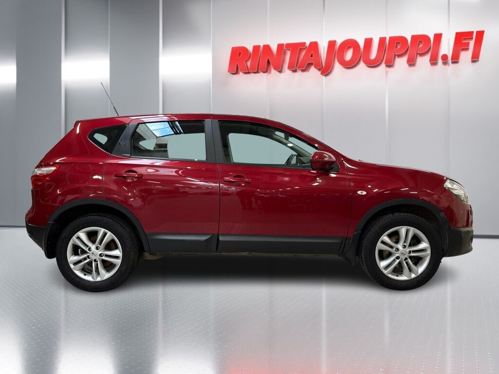 Nissan Qashqai 2011 Punainen