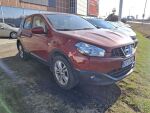 Nissan Qashqai 2011 Punainen