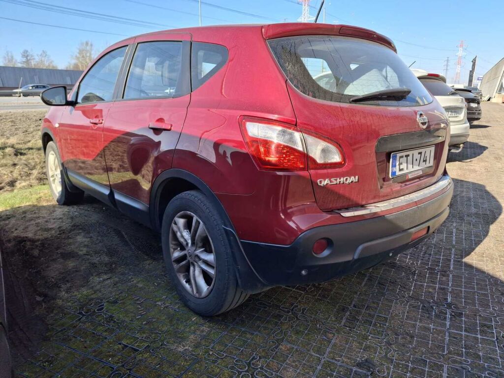 Nissan Qashqai 2011 Punainen