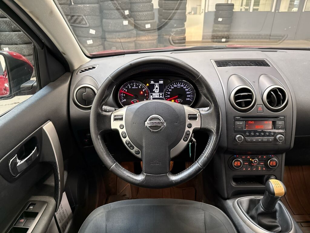 Nissan Qashqai 2011 Punainen