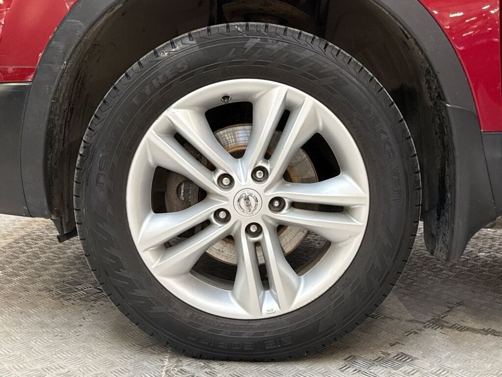 Nissan Qashqai 2011 Punainen