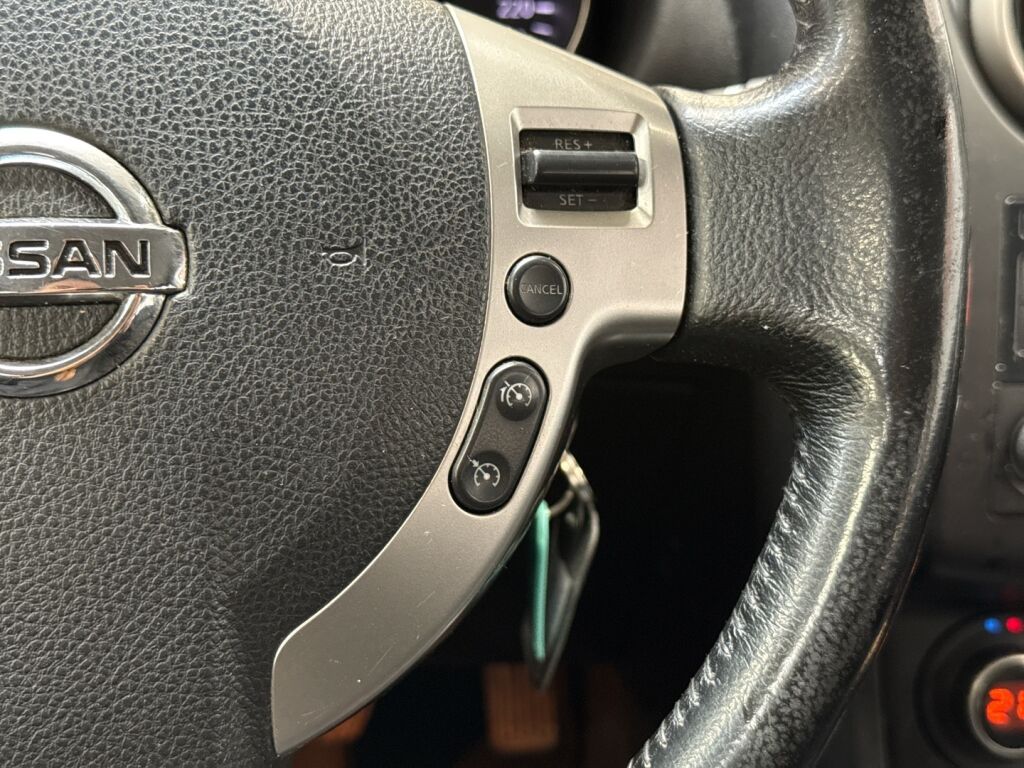 Nissan Qashqai 2011 Punainen