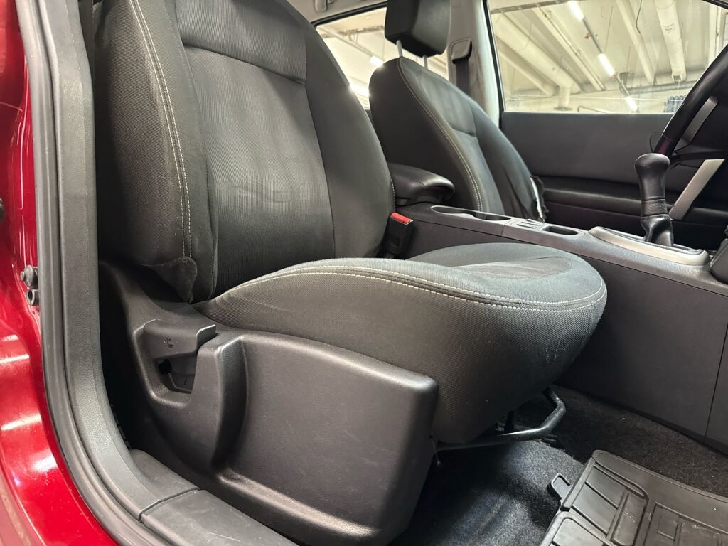 Nissan Qashqai 2011 Punainen