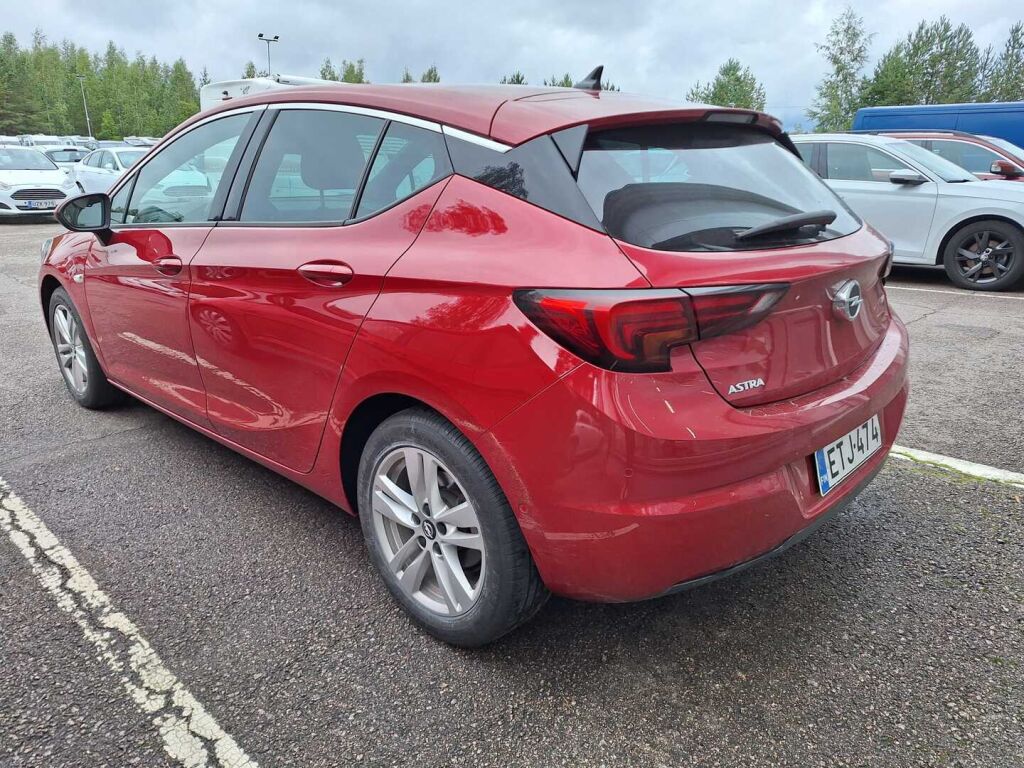 Opel Astra 2020 Punainen