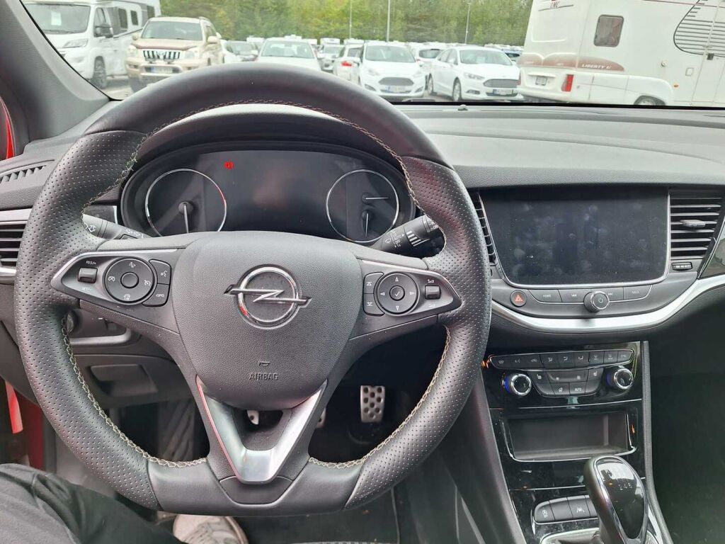 Opel Astra 2020 Punainen