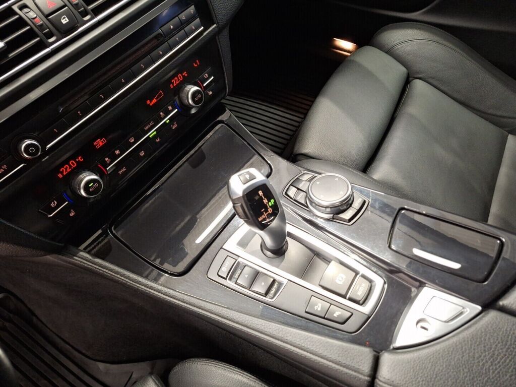 BMW 520 2016 Ruskea (beige)