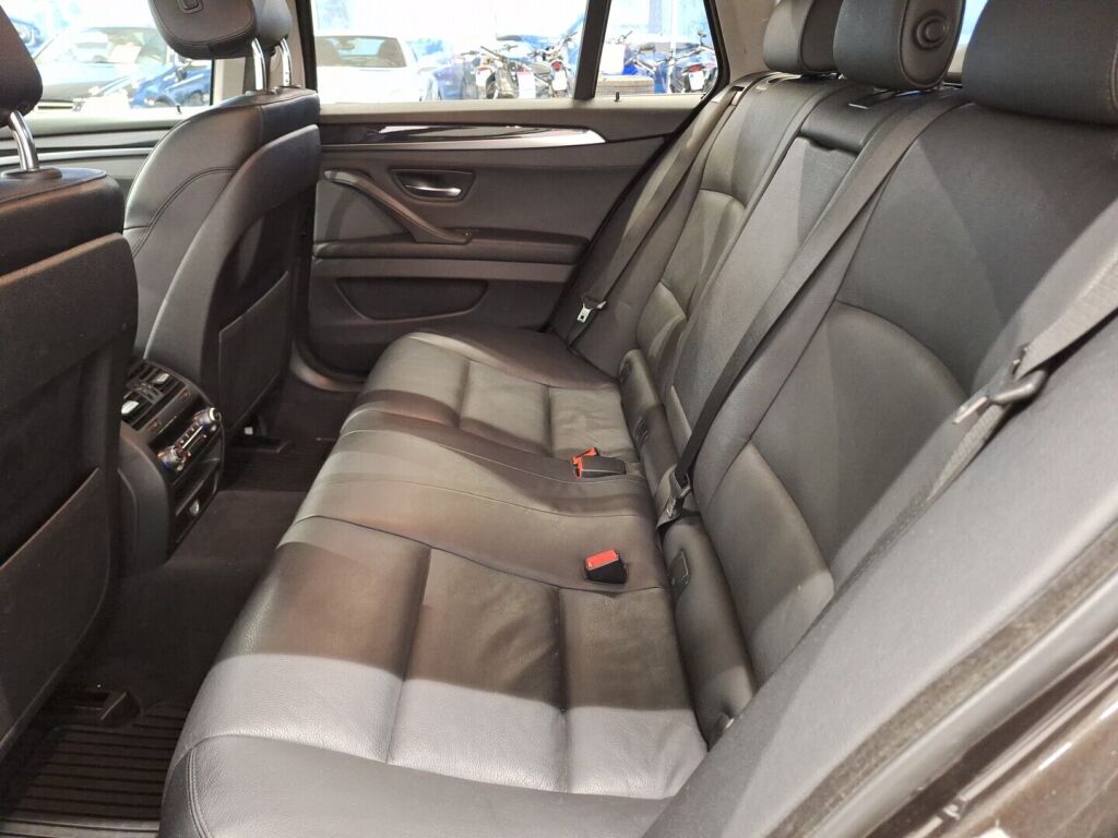 BMW 520 2016 Ruskea (beige)