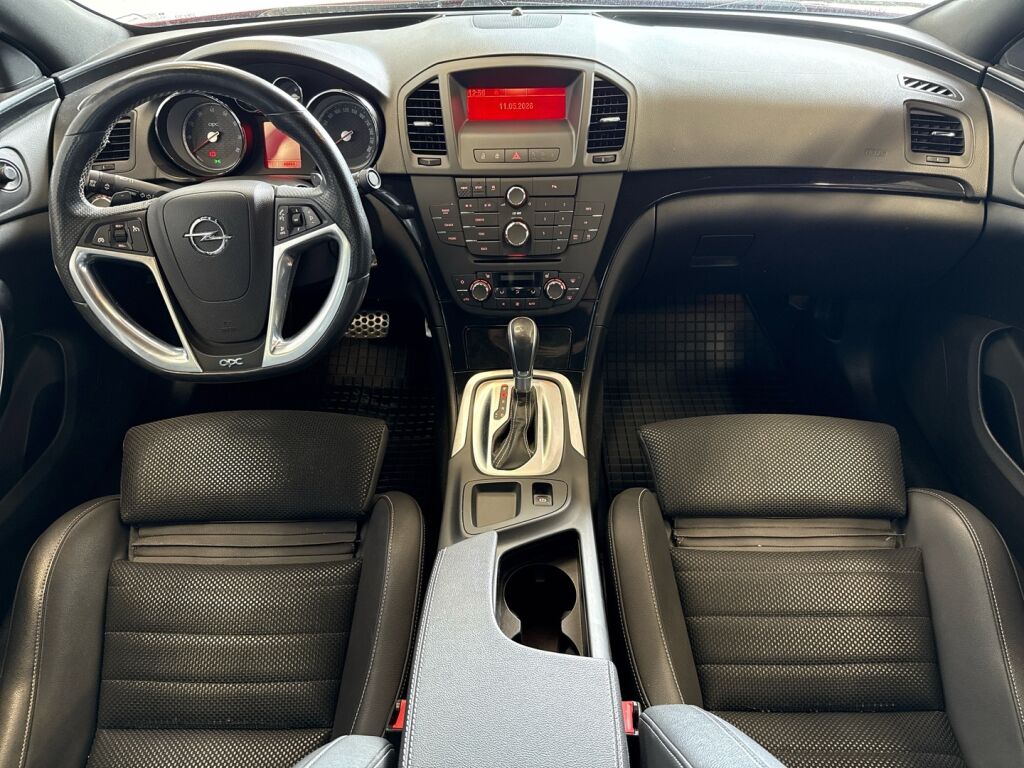 Opel Insignia 2011 Punainen