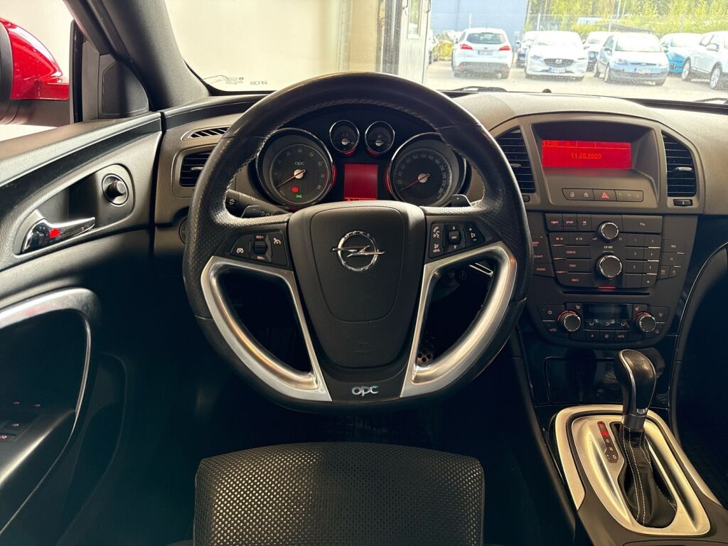 Opel Insignia 2011 Punainen