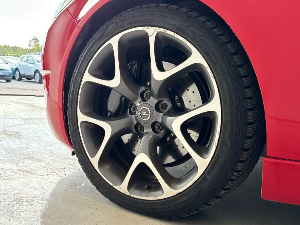 Opel Insignia 2011 Punainen