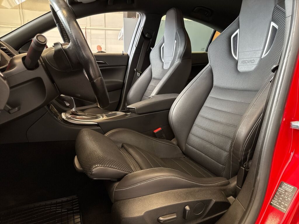 Opel Insignia 2011 Punainen