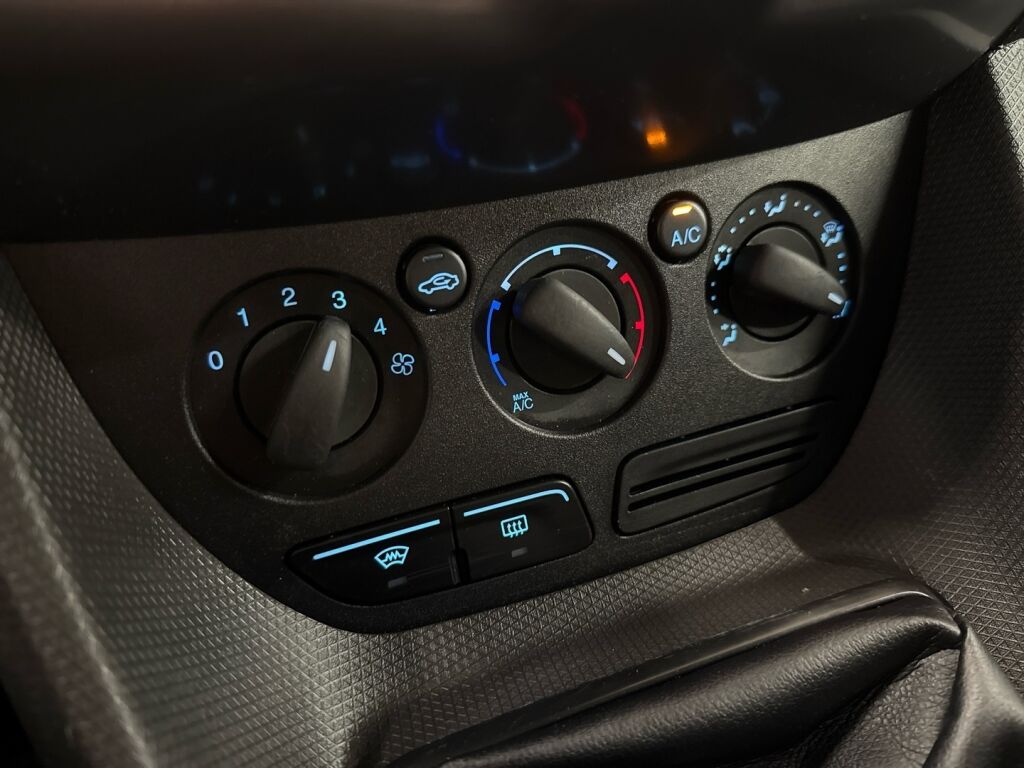 Ford Transit Connect 2015 Valkoinen