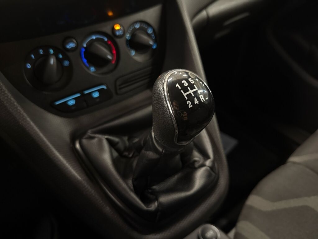 Ford Transit Connect 2015 Valkoinen