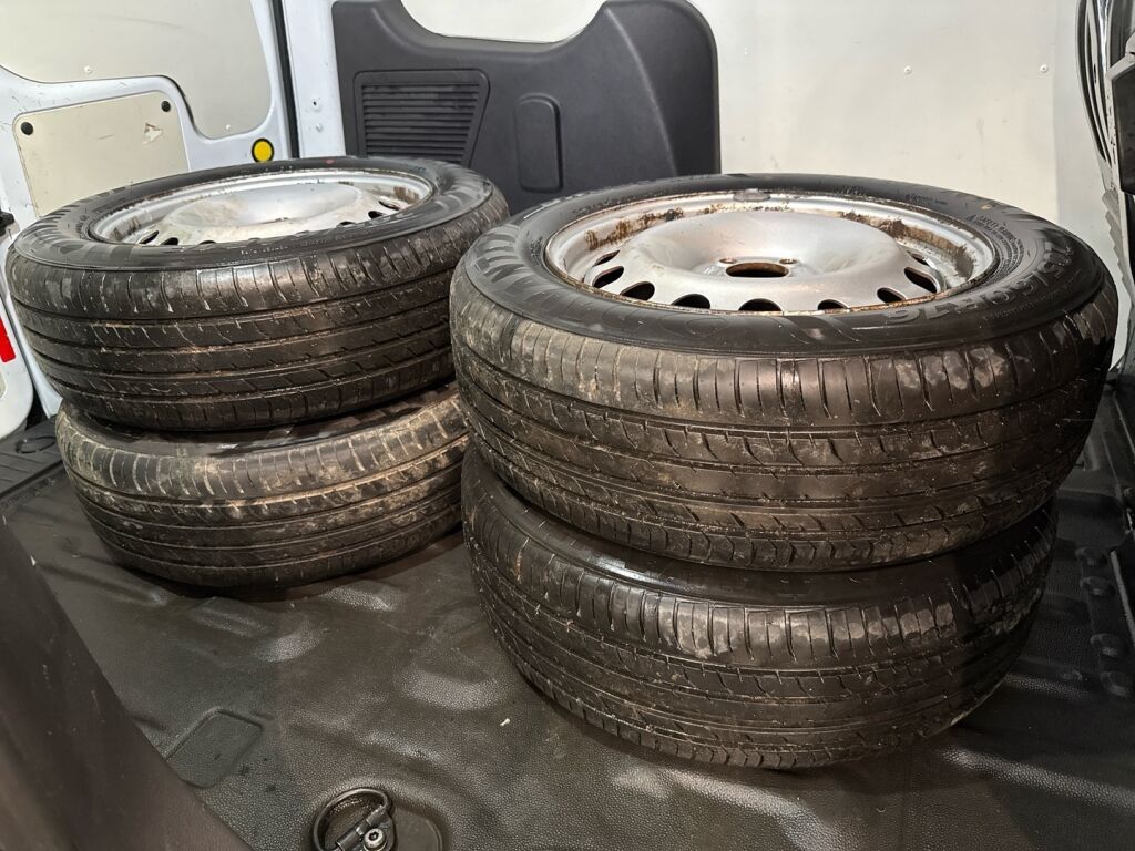 Ford Transit Connect 2015 Valkoinen