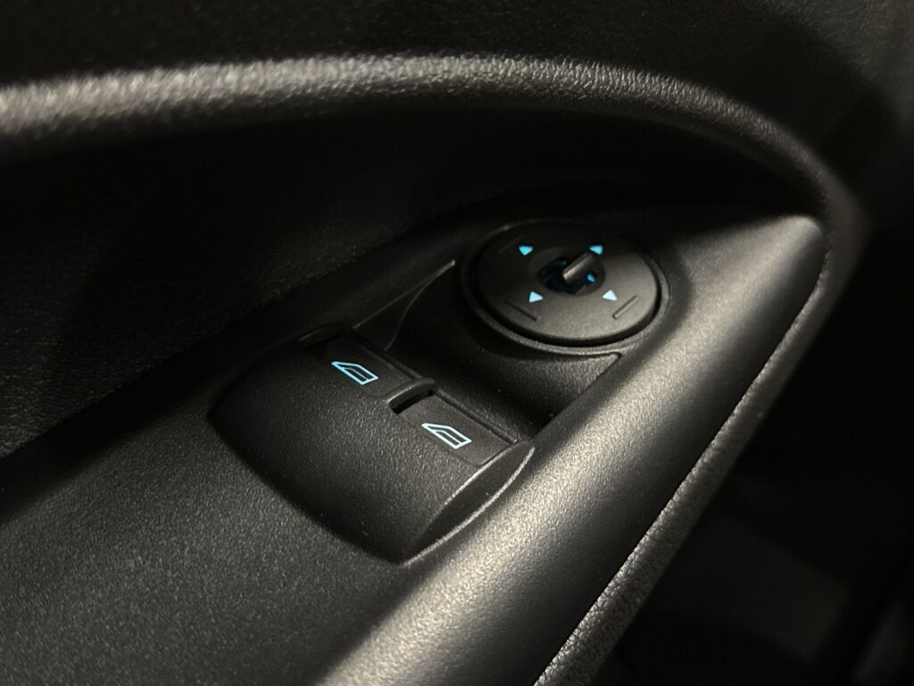 Ford Transit Connect 2015 Valkoinen