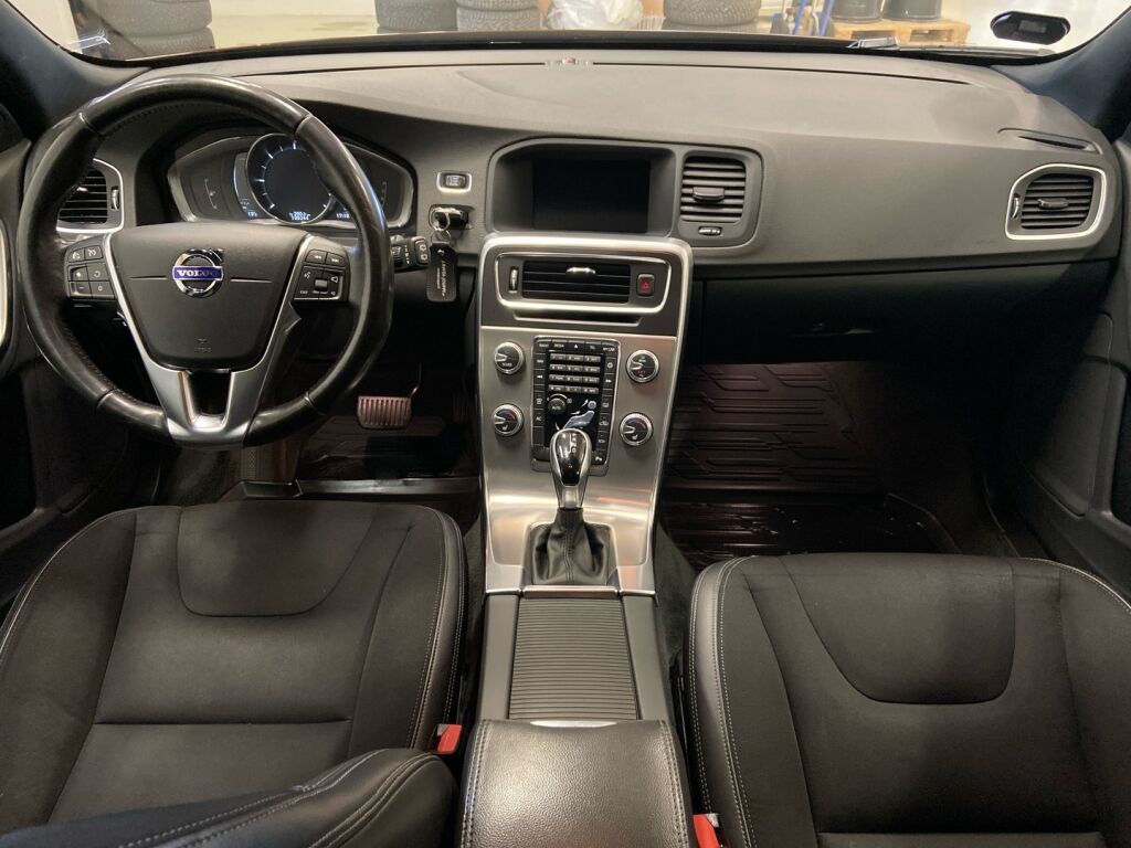 Volvo V60 Cross Country 2017 Ruskea (beige)