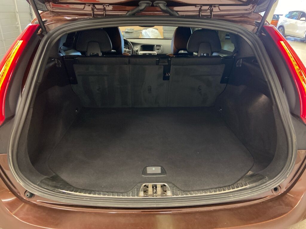 Volvo V60 Cross Country 2017 Ruskea (beige)