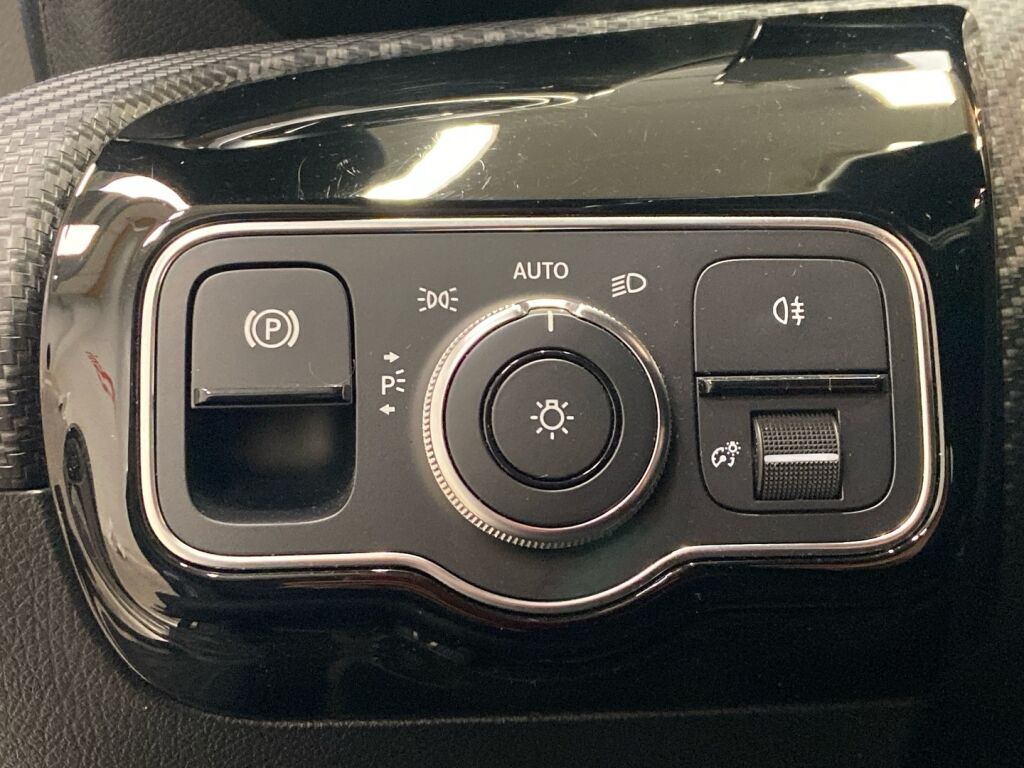 Mercedes-Benz A 2019 Musta